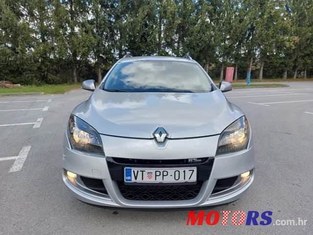 2010' Renault Megane Grandtour photo #2