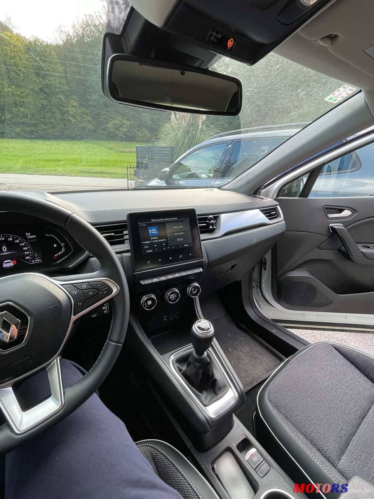 2022' Renault Captur Tce photo #5