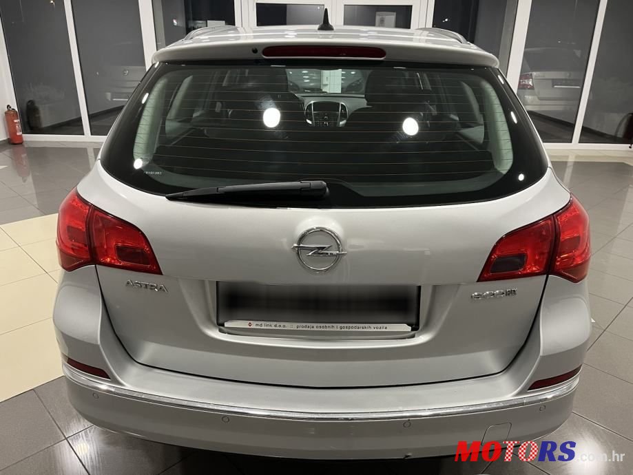 2015' Opel Astra Karavan photo #5