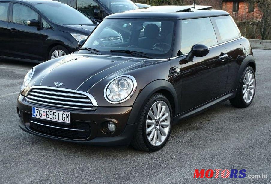 2011' MINI Cooper Cooper D photo #2