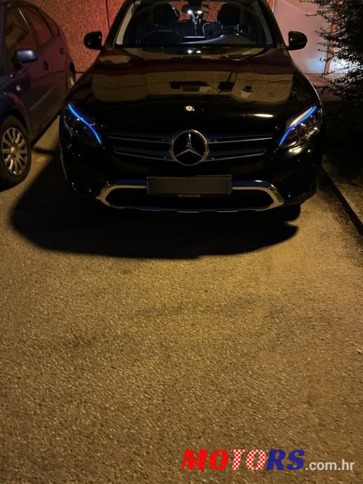 2016' Mercedes-Benz GLC 220 D photo #6
