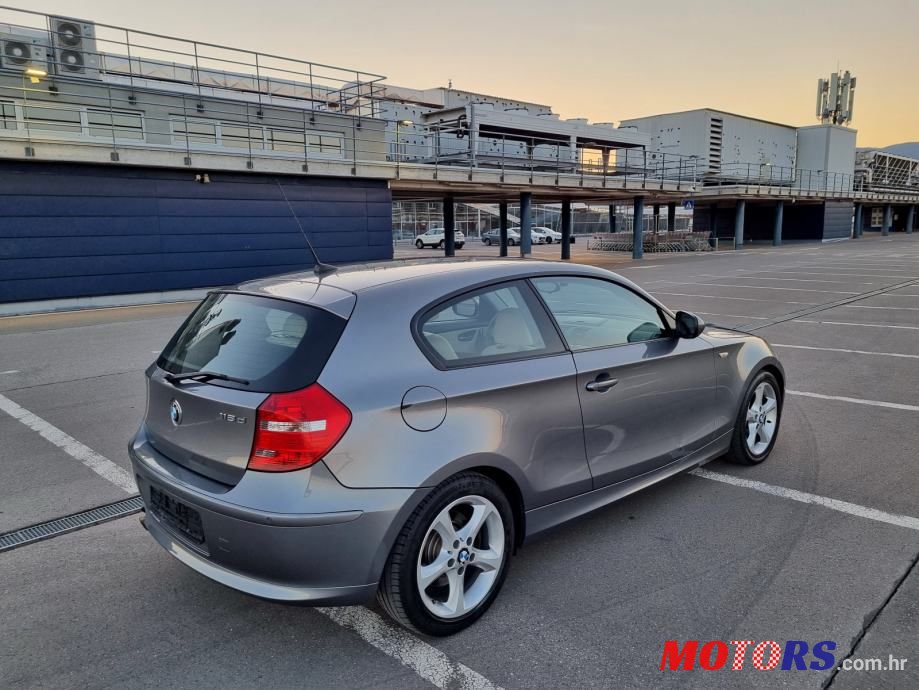 2011' BMW Serija 1 118D photo #6