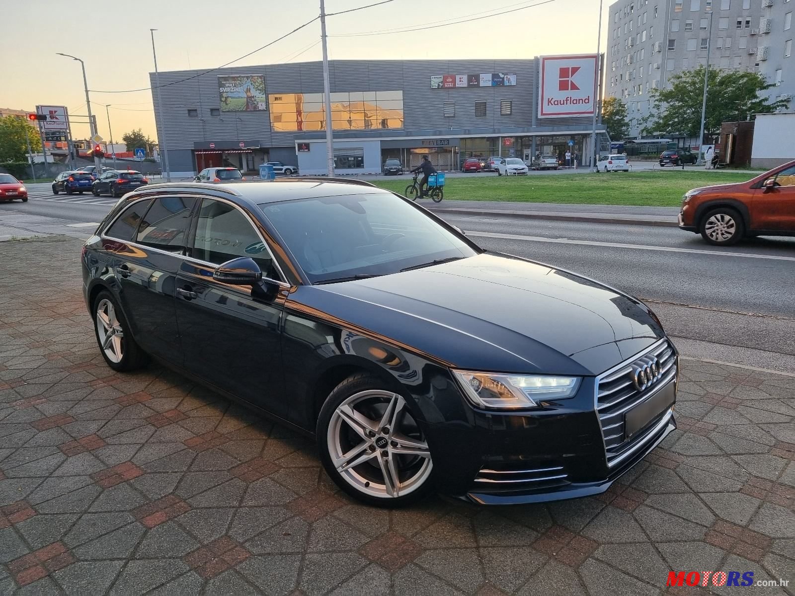 2016' Audi A4 Avant photo #3