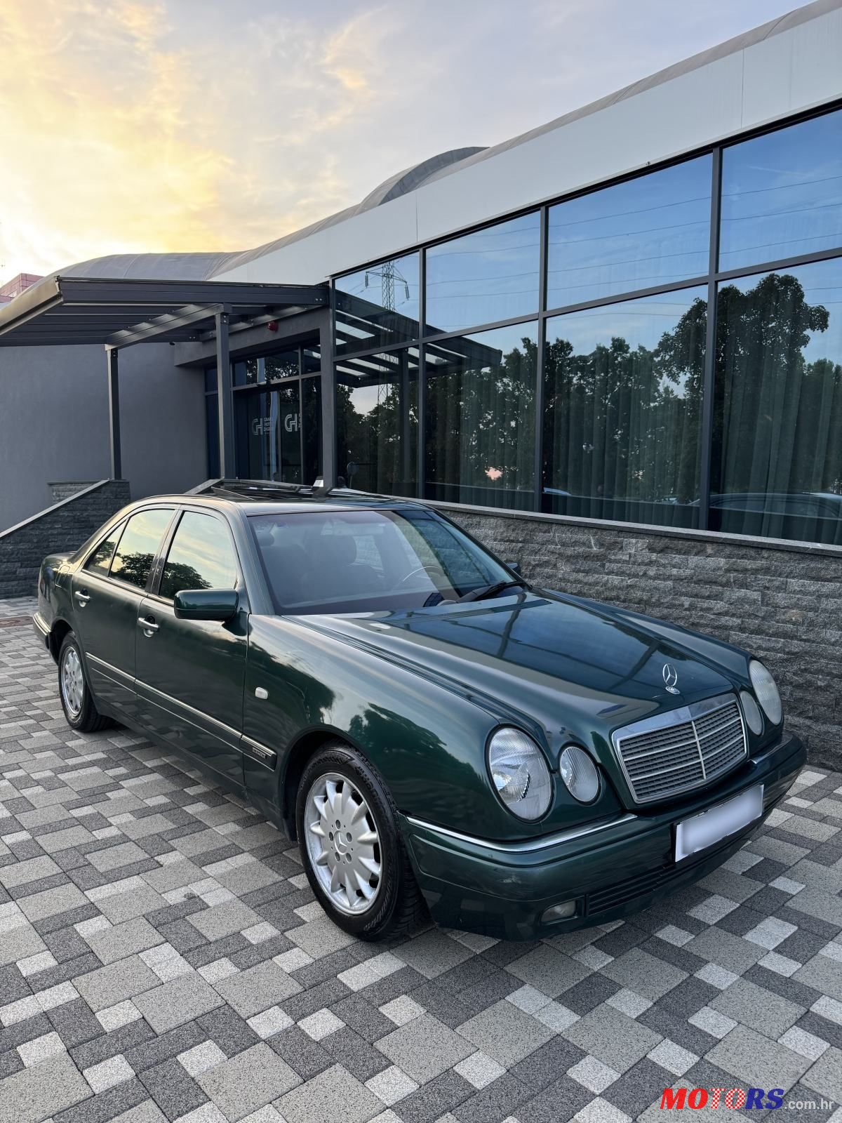 1999' Mercedes-Benz E-Klasa 220 photo #1