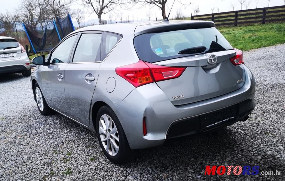 2013' Toyota Auris 2,0 D-4D photo #4