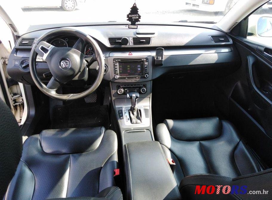 2010' Volkswagen Passat Variant photo #1