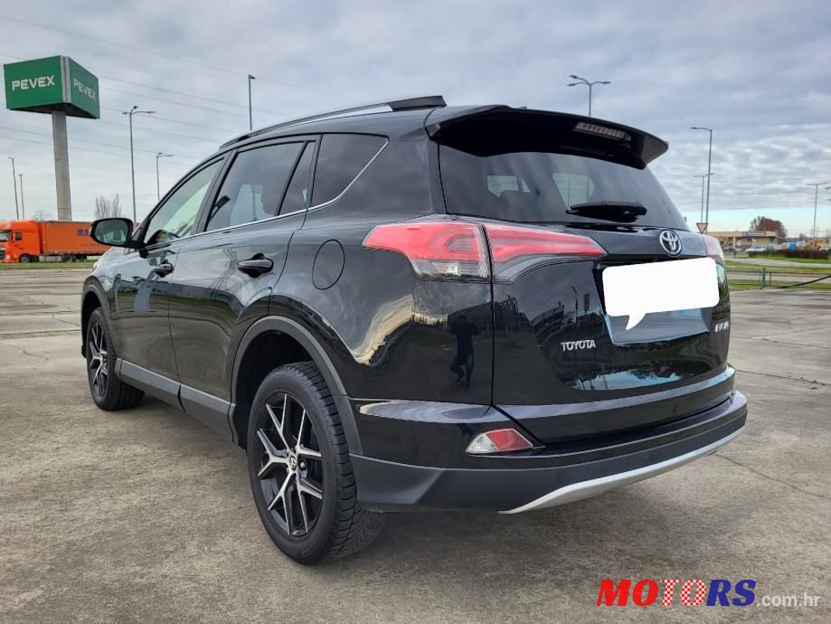 2015' Toyota RAV4 photo #6