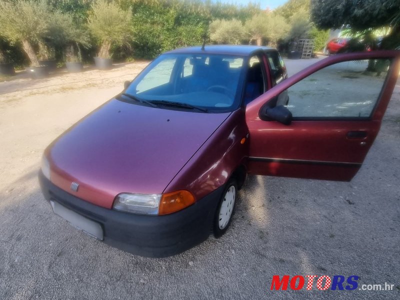 1999' Fiat Punto 55 photo #1