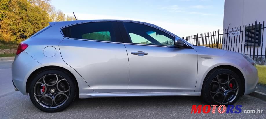 2012' Alfa Romeo Giulietta 2,0 D. N. A photo #3