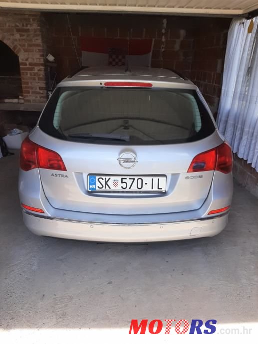 2015' Opel Astra Karavan photo #6