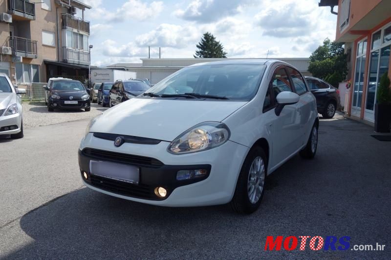 2011' Fiat Punto Evo photo #3