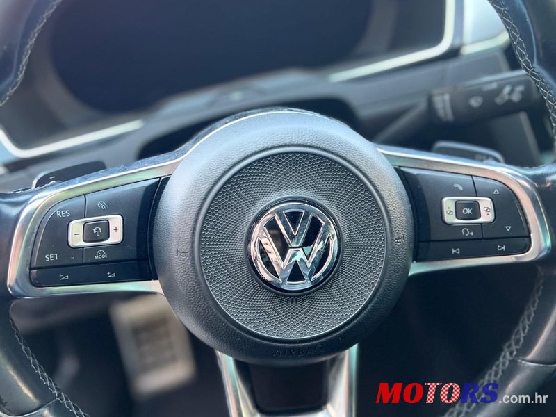 2017' Volkswagen Passat 4Motion photo #5