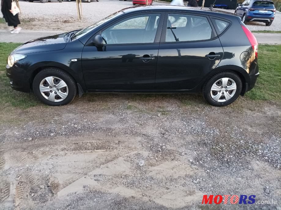 2010' Hyundai i30 1,6 Crdi photo #1