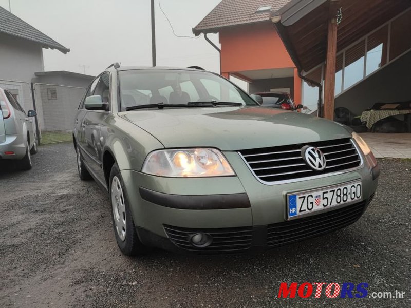 2005' Volkswagen Passat Variant photo #1