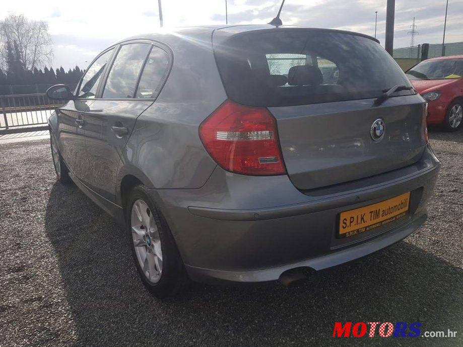 2010' BMW 1 Series 118D photo #2