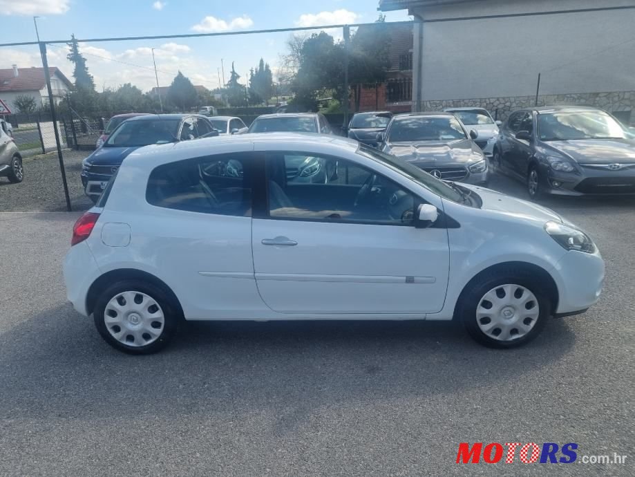 2011' Renault Clio 1,2 16V photo #3