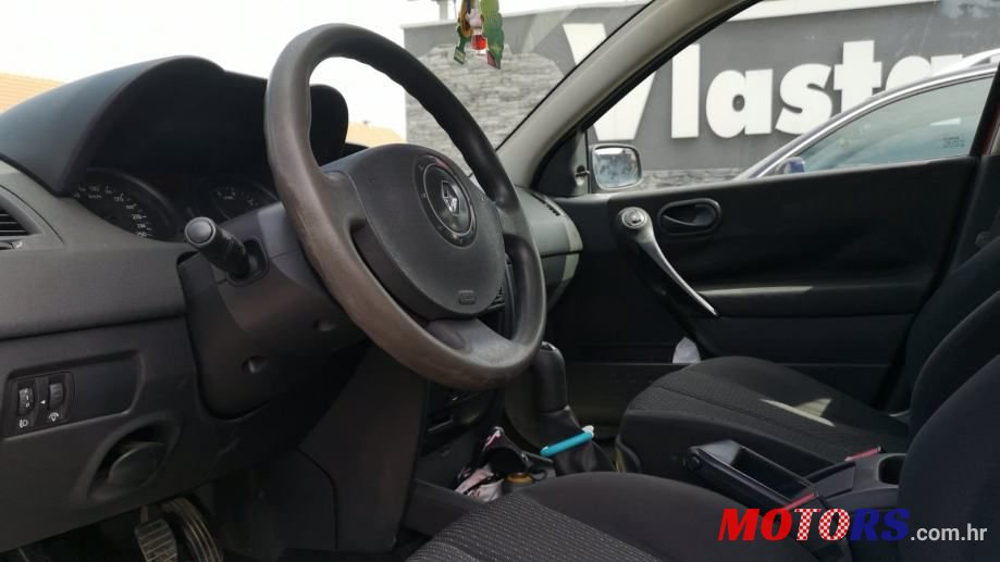 2004' Renault Megane Grandtour photo #2