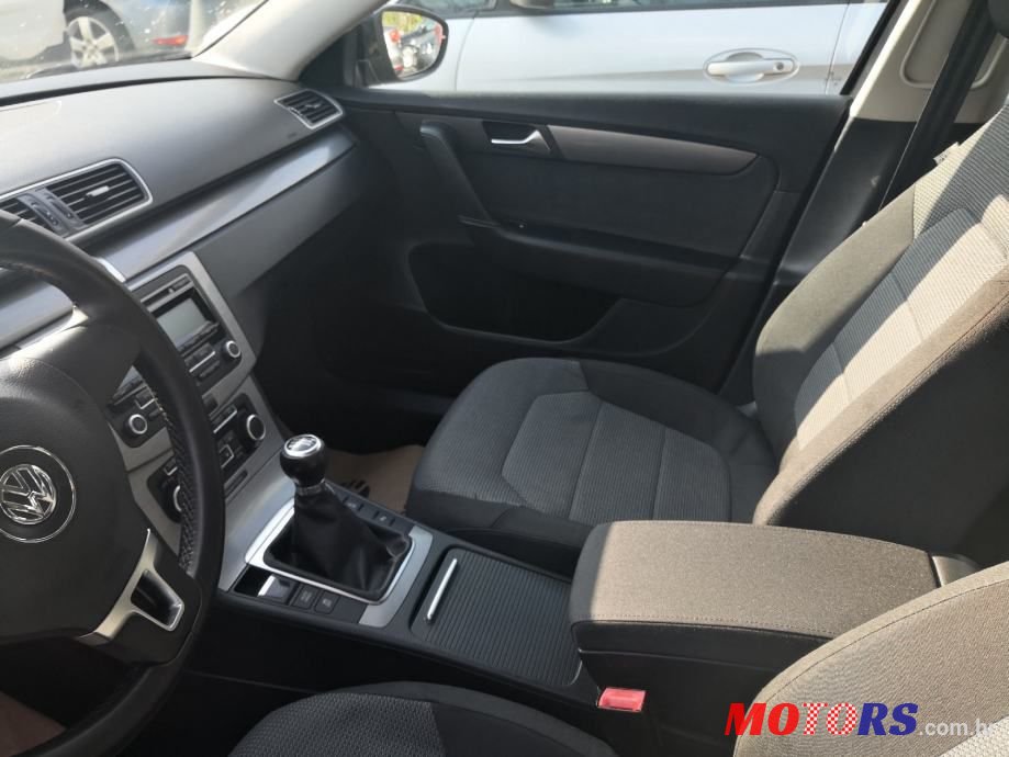 2011' Volkswagen Passat Variant photo #4