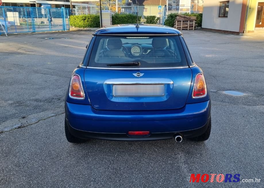 2009' MINI Cooper Cooper D photo #5