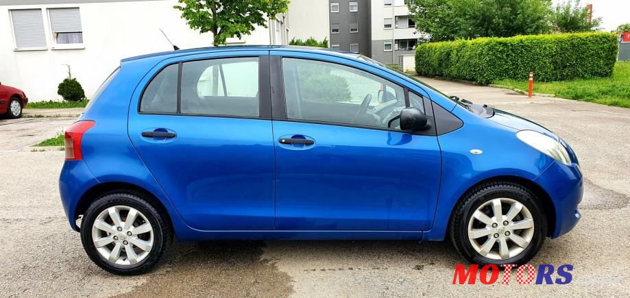 2008' Toyota Yaris photo #3