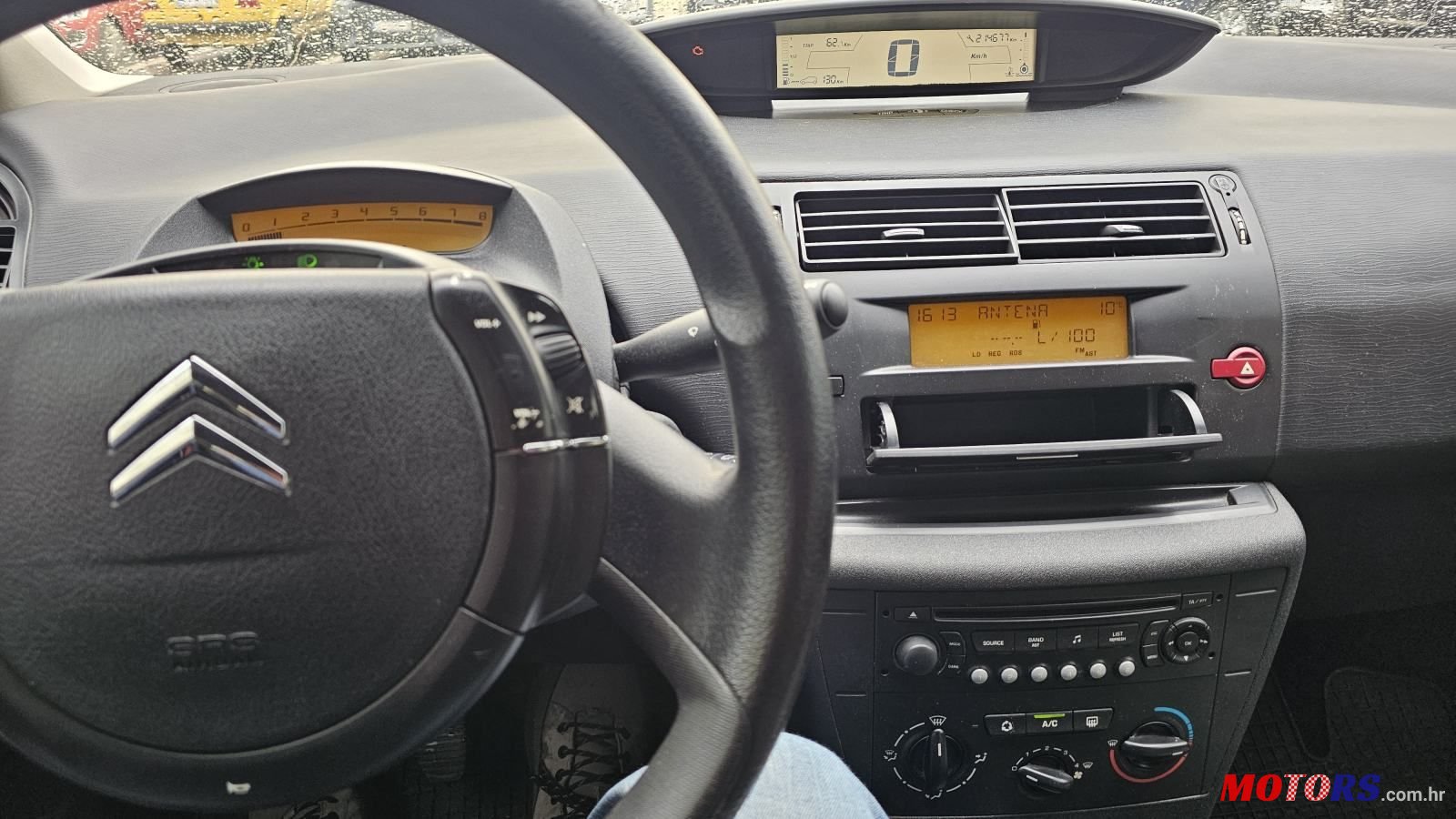 2006' Citroen C4 1.4 I 16V photo #6