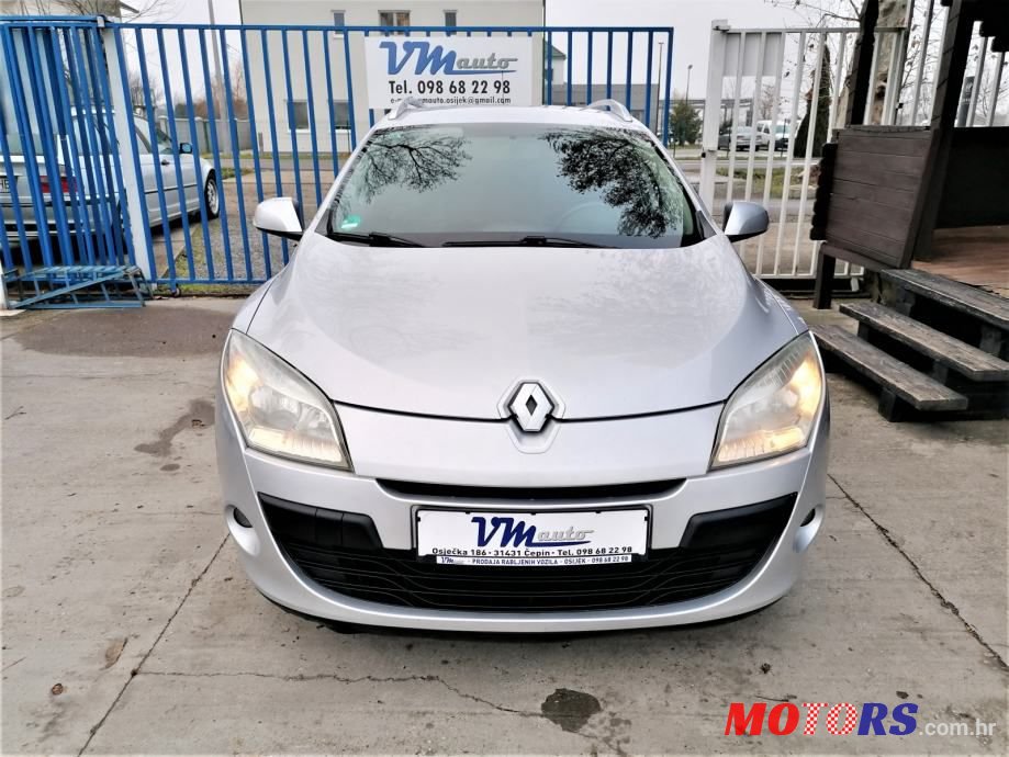 2010' Renault Megane Grandtour photo #1