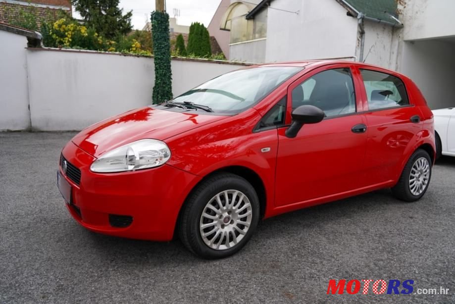 2011' Fiat Grande Punto 1,4 photo #2