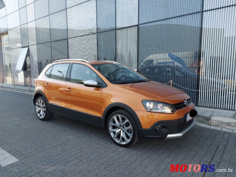 2015' Volkswagen Polo Cross Tsi photo #1