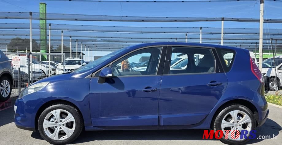 2010' Renault Scenic 1,9 Dci photo #2