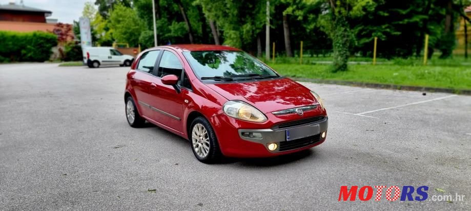2011' Fiat Punto Evo photo #2