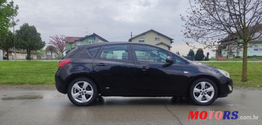2010' Opel Astra 1,7 Cdti photo #2