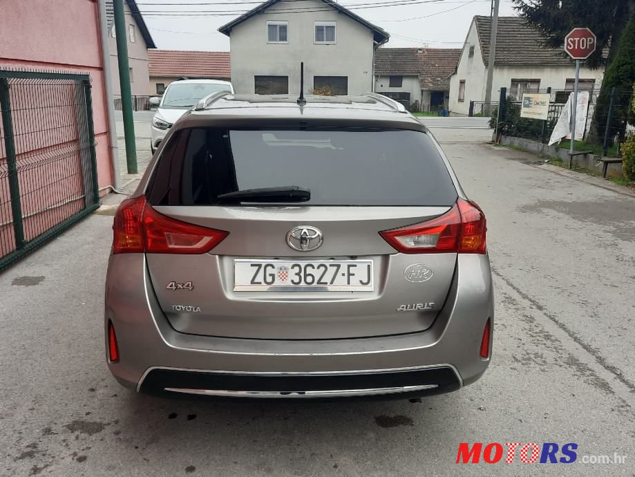 2014' Toyota Auris Karavan photo #2