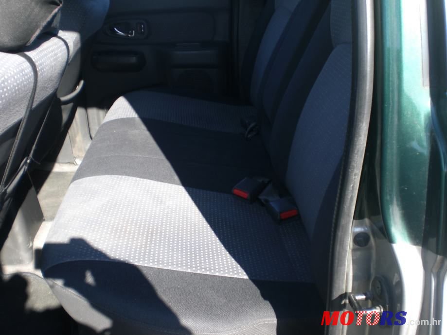 2002' Mitsubishi L200 4X4Td photo #5