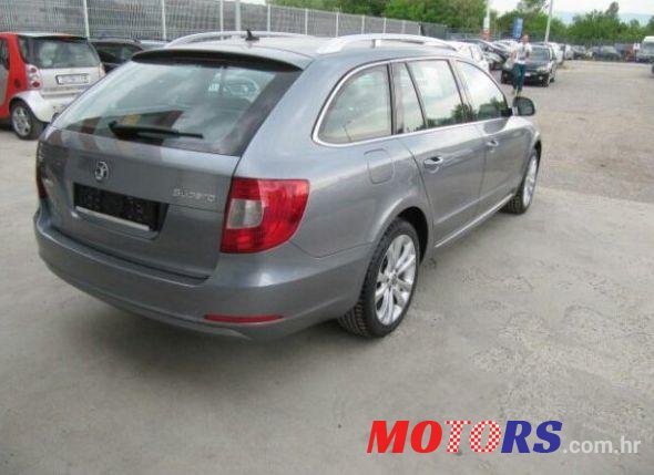 2012' Skoda Superb Combi photo #1