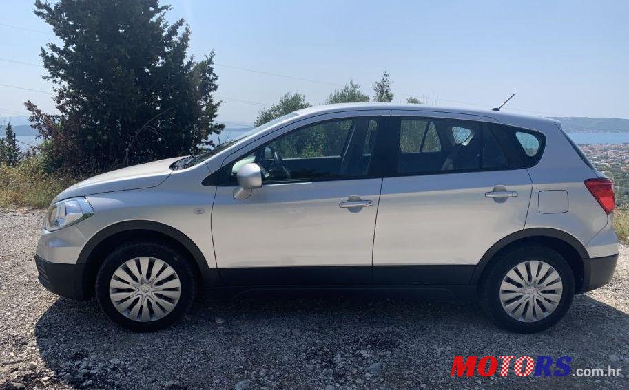 2015' Suzuki Sx4 S-Cross photo #2