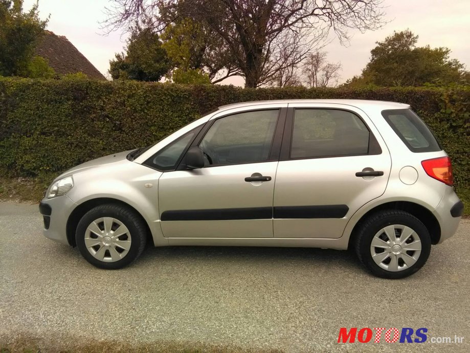 2008' Suzuki SX4 photo #1