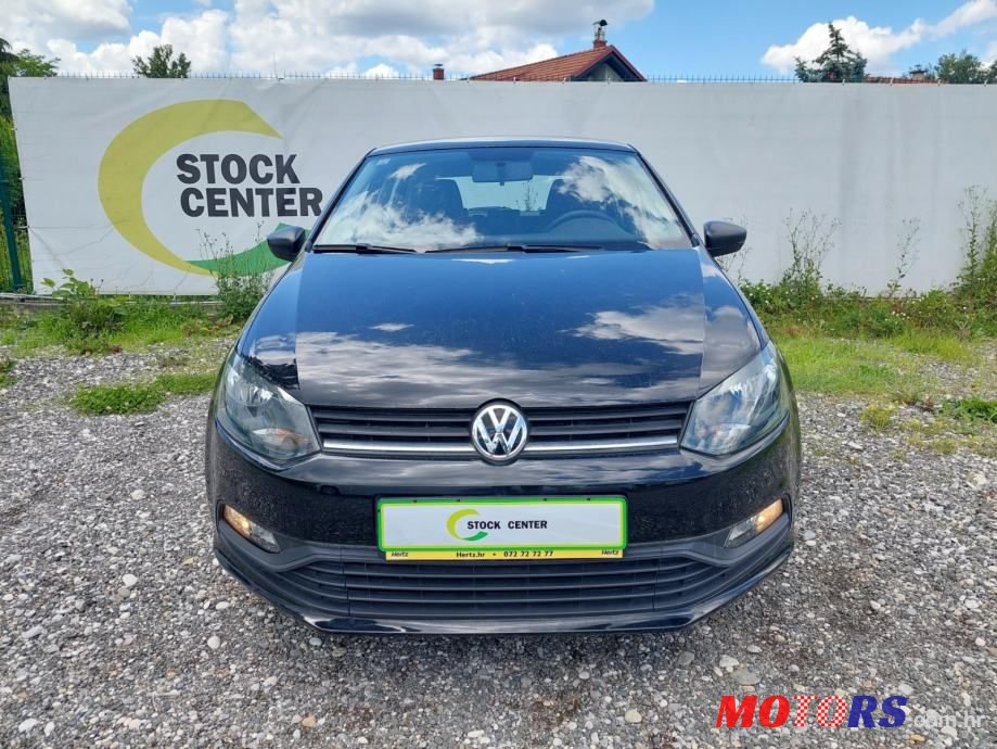 2016' Volkswagen Polo photo #2