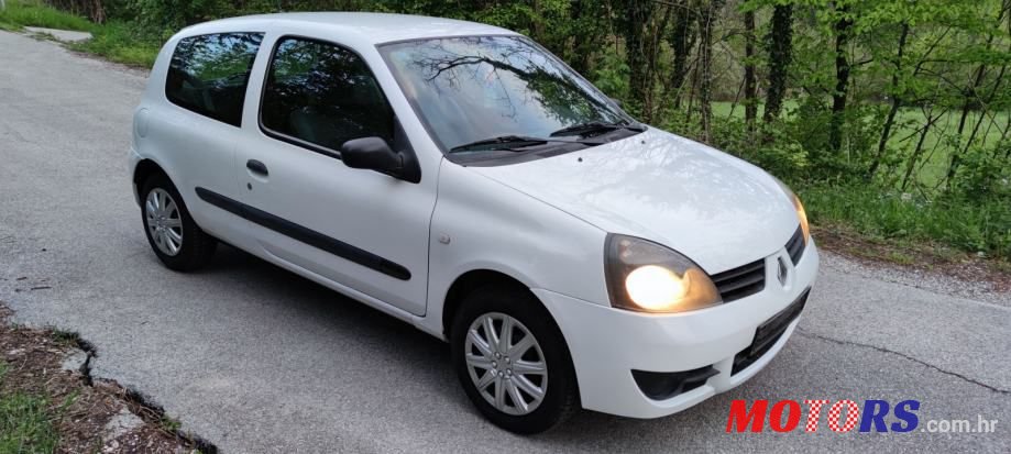 2008' Renault Clio 1,5 Dci photo #6