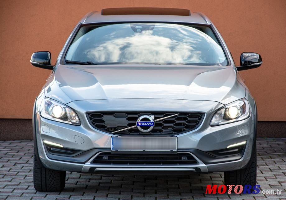 2016' Volvo V60 Cross Country D3 photo #2