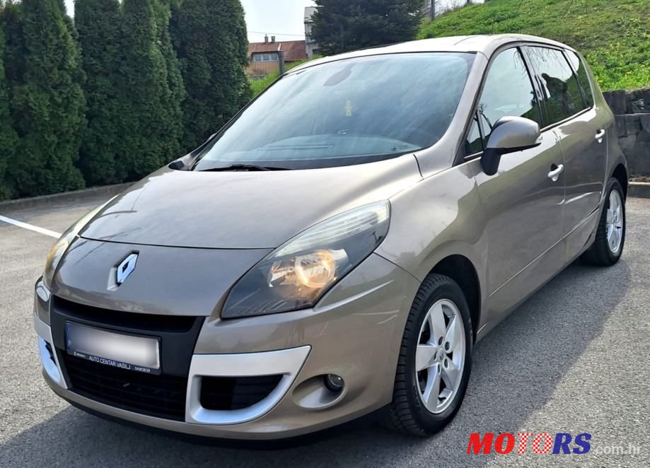 2010' Renault Scenic 1.6 16V photo #1