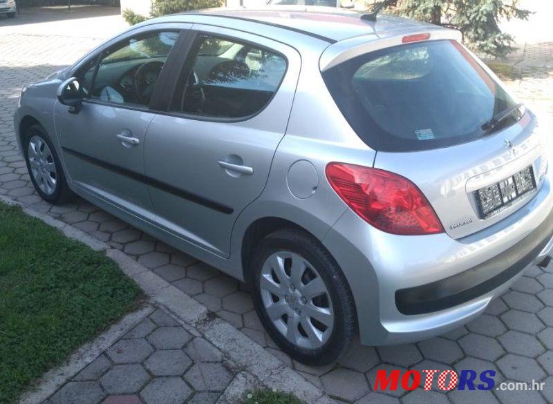 2008' Peugeot 207 16V Vti photo #1