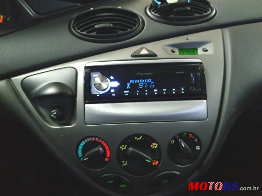 2004' Ford Focus photo #3