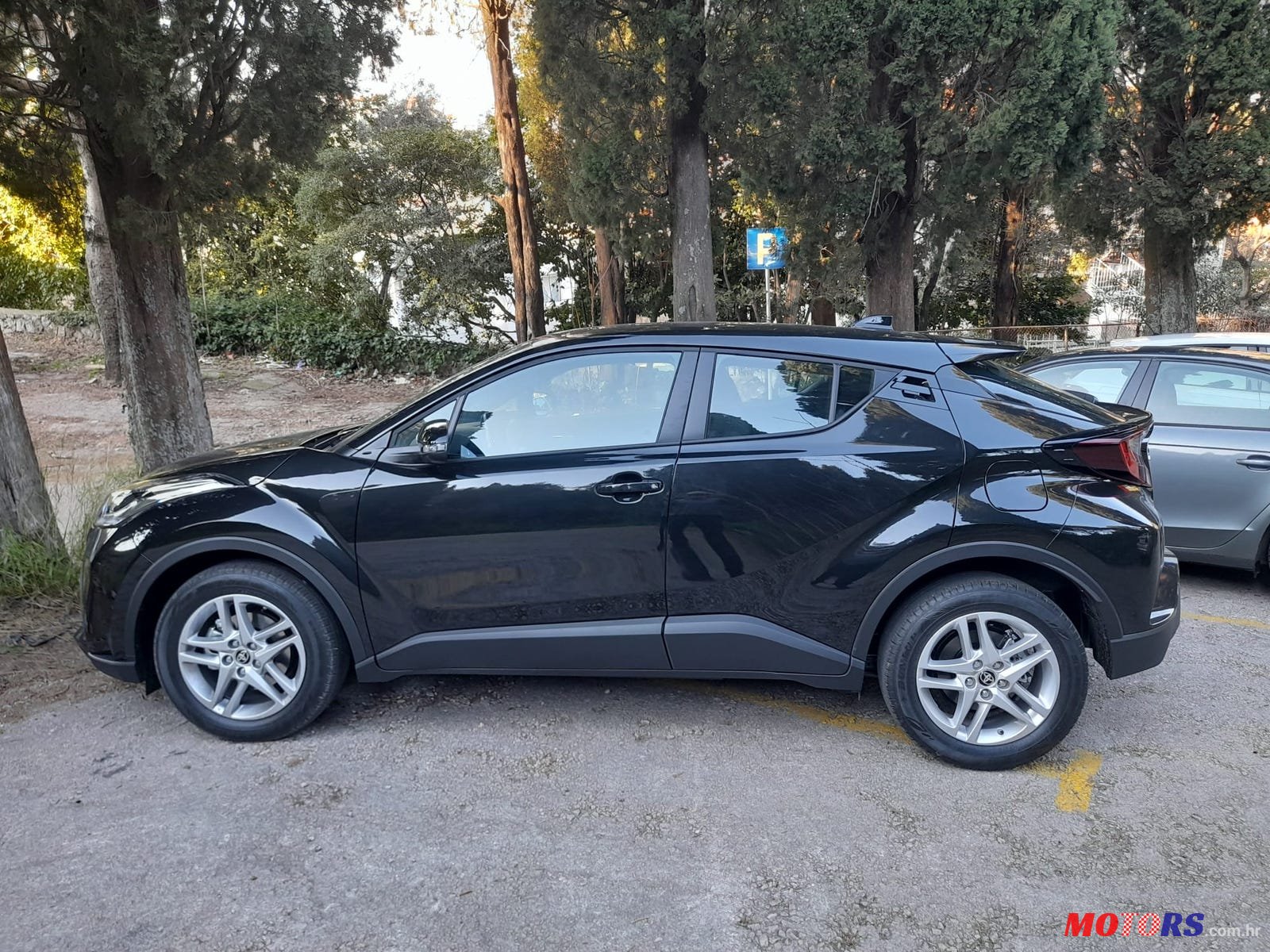 2023' Toyota C-HR 1.8 photo #2