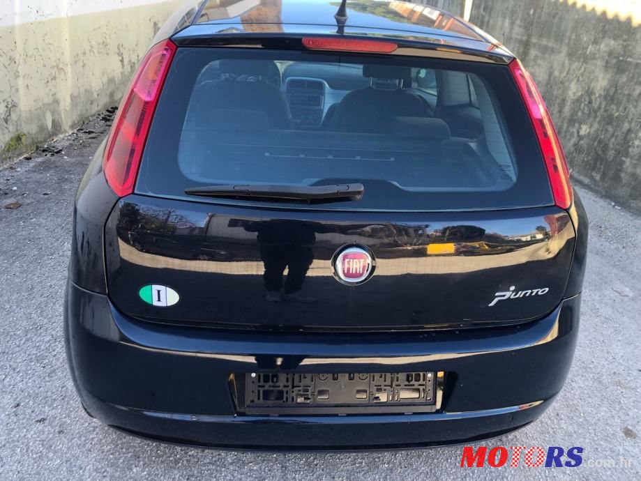 2010' Fiat Grande Punto photo #5