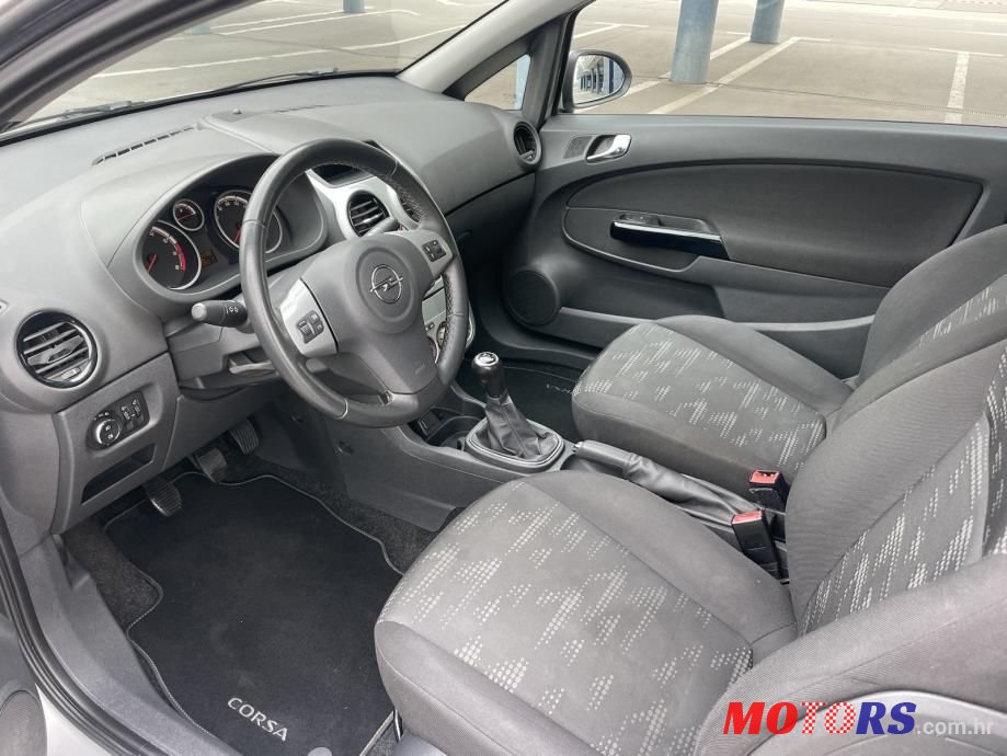 2011' Opel Corsa photo #5