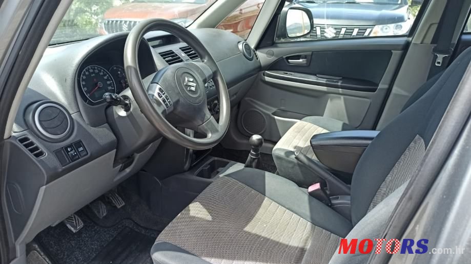 2008' Suzuki SX4 1.5 photo #5