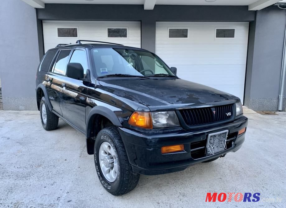 1998' Mitsubishi Pajero photo #2