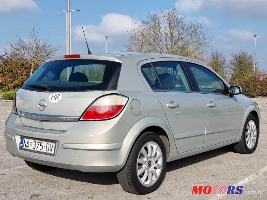 2005' Opel Astra photo #6