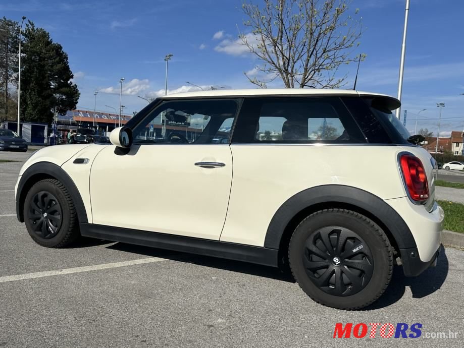 2015' MINI Cooper One photo #5