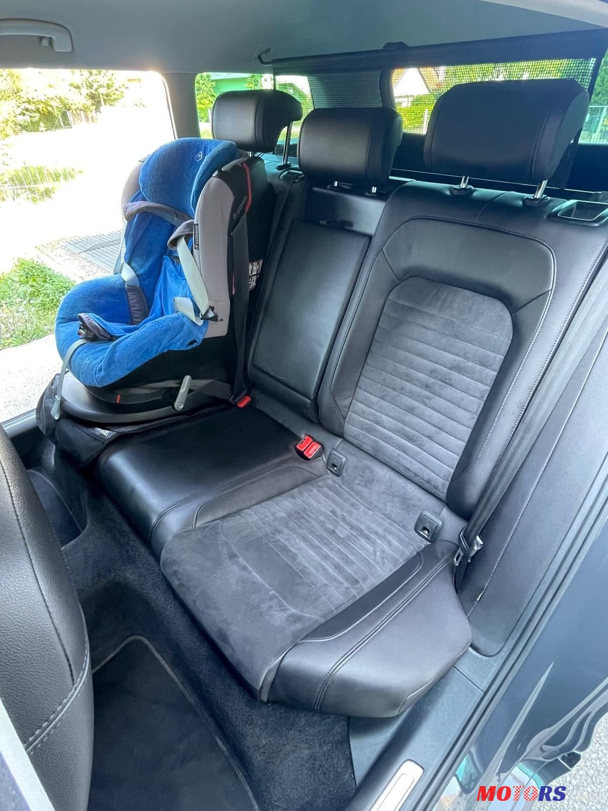 2016' Volkswagen Passat Variant photo #2